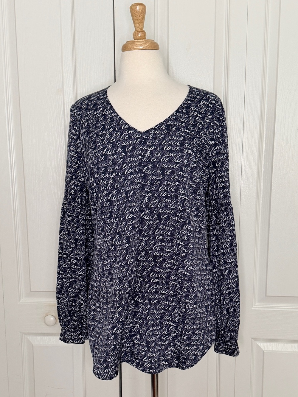 CAbi #5336 Te Amo script Navy white Long Sleeve V-Neck- medium